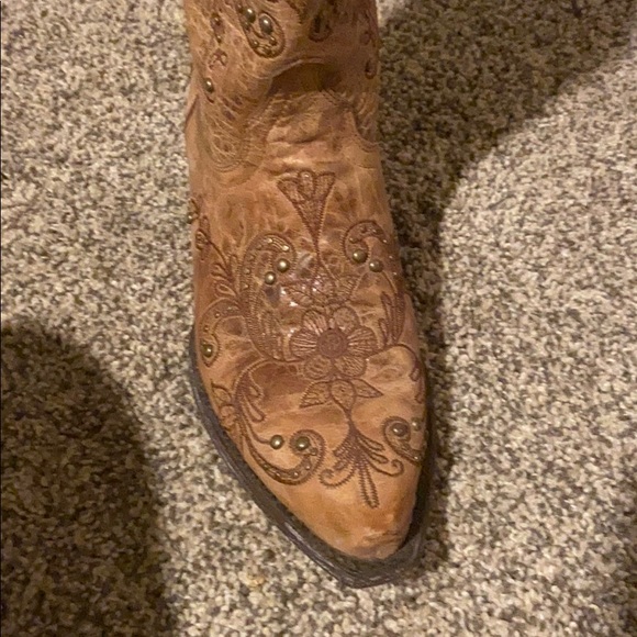 Boots - Picture 4 of 8